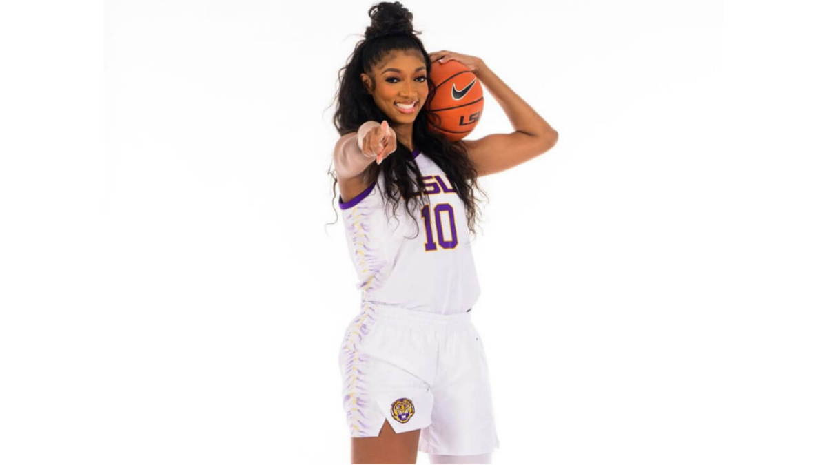 Shaquille O’Neal Signs LSU’s Angel Reese